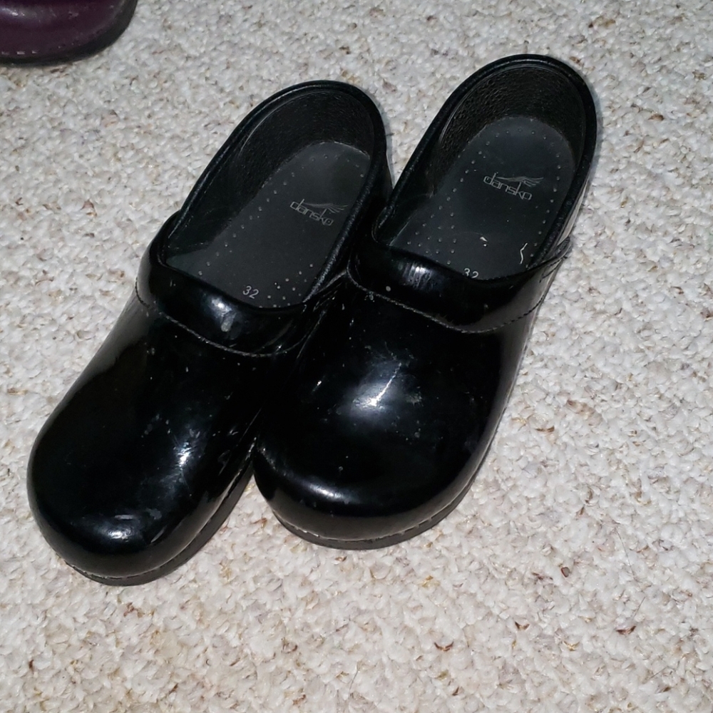 Black Dansko kids clogs size 32